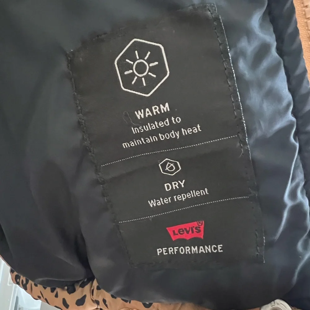 Levi’s Sydney Short Puffer Jacket - Picture 4 of 6